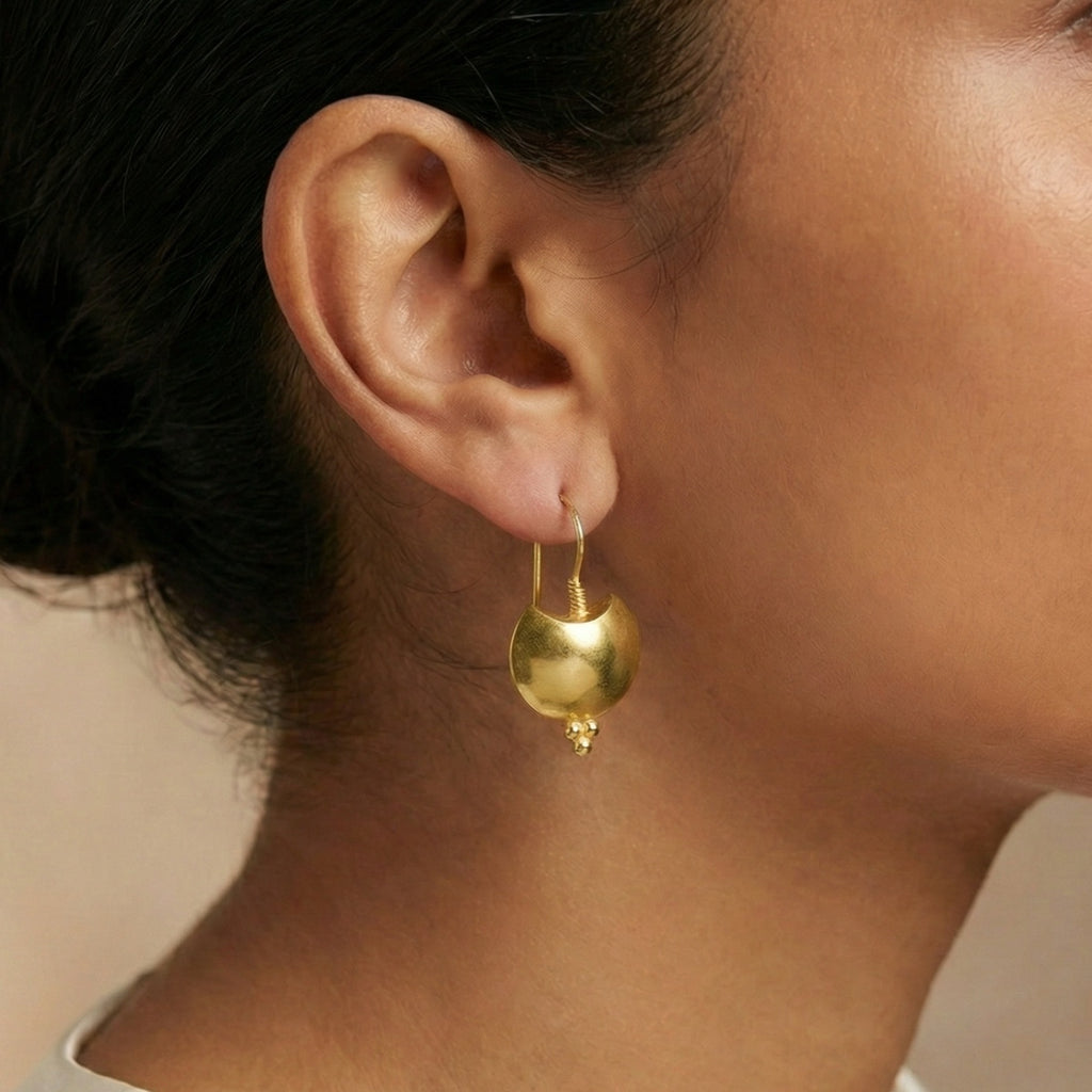 Close-up of ancient bag motif earrings with 925 silver and 24k gold plating, handmade designer jewelry from AtelierSultan Bodrum

