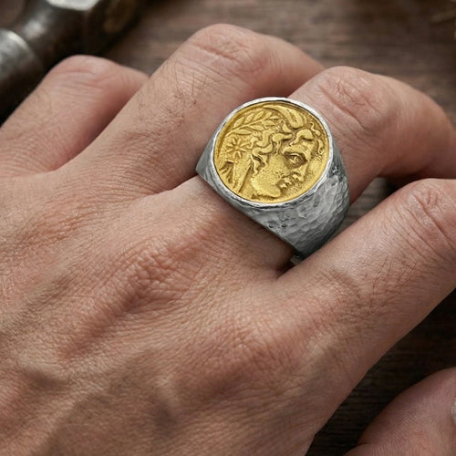 Ancient Roman art inspired signet ring in 925 silver - Atelier Sultan Bodrum Turkey.