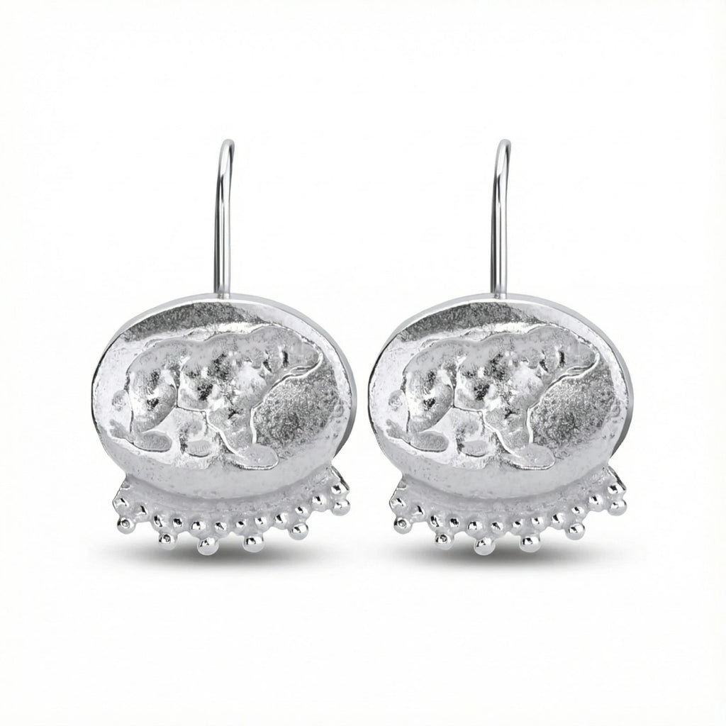 Handmade grizzly bear coin earrings in 925 silver by Sultan
